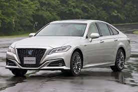 レクサスlsのプラットフォームとカムリのエンジンを使い回しコストダウンした新型 クラウン トヨタ 新型 トヨタ カムリ セダン