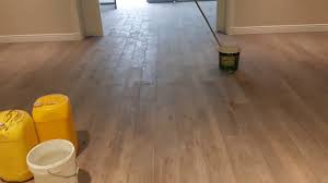 تلميع البلاط الخشبي 0505400957 تنظيف وجلي بلاط البرسلان الخشبي اعادة لون ولمعة بلاط البرسلان الخشبي Youtube