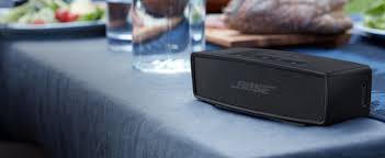 The bose soundlink mini ii isn't a giant leap forward, but it's enough that there is no reason to buy the older model anymore. Bose Soundlink Mini Bluetooth Speaker Ii Special Edition Schwarz Amazon De Audio Hifi
