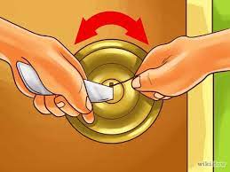 Aug 10, 2021 · a good smart lock should have a combination of security, aesthetics, and convenience. How To Open A Door With A Knife 6 Steps With Pictures Wikihow