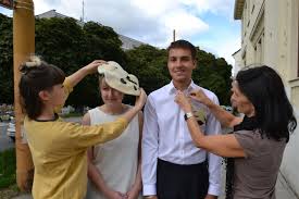 Stejnou profesi jako otec, herec a režisér miroslav hanuš, si vybrala i eliška hanušová. Autorka Eliska Hanusova Iveta Jakslova Pavel Zach A Odborny Garant Kolekce Miloslava Svobodova Kraj Vysocina