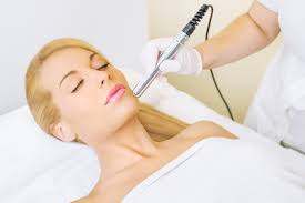 Microneedling zuhause ist ganz einfach. Microneedling Alles Was Ihr Wissen Musst Und Die Besten Gerate Fur Zuhause Beautylog Beautylog