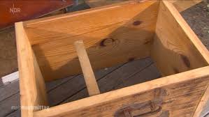 Das kann zum beispiel ein reisighaufen sein, ein leerer baumstumpf, oder ein komposthaufen. Ein Igelhaus Zum Uberwintern Bauen Ndr De Ratgeber Garten