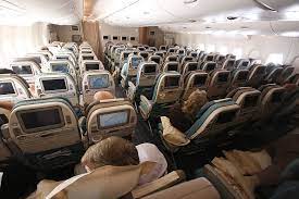 As with sq's first series a380, the lower deck contains a dozen first class suites and 311 economy class seats. Lalas Reisen Singapore Airlines A 380