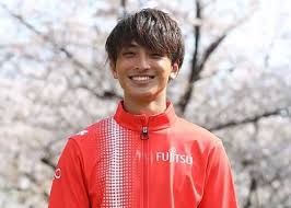 橋岡はまだまだ底知れない才能を秘めている。 父の利行さんは棒高跳の前日本記録保持者(5m55)で 夢の8m50越え、そして東京五輪でのメダル獲得。 橋岡優輝の挑戦は始まったばかり。 それにしても彼は……… イケメンだ。 4otn8val9samfm