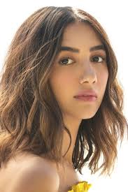 Anna Caetano's Instagram, Twitter & Facebook