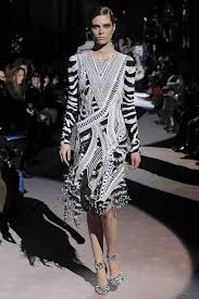 Black And White Fashion Show The Runway S Best Black White Fashion Fashion Show Fall Attire