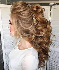 18 Beautiful Wedding Hairstyles Down For Brides And Bridesmaids Hair Styles Bridesmaid Hair Wedding Hairstyles For Long Hair