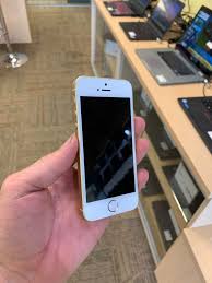 A good camera, enough power, a great app store to plunder and a lighter iphone than most recent models. Apple Iphone Se Maple Grove