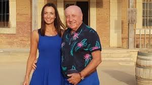 Jeho mladá partnerka lucie gelemová se ukázala jen v plavkách. Gelemova Uz Toho Ma Dost Prvni Slova O Dade Patrasove Stars24 Cz