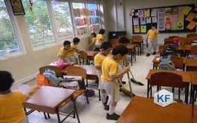 *** pada contoh cerpen singkat tentang pengalaman liburan di atas, penulis banyak menggunakan teks paragraf deskripsi untuk menggambarkan berbagai objek, situasi, dan keadaan. 11 Contoh Kegiatan Musyawarah Di Masyarakat Rumah Sekolah