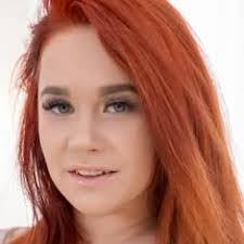 Heather Dew's Instagram, Twitter & Facebook