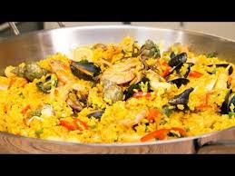 Paella Die Spanische Reispfanne Wie Fabio Sie Macht Chefkoch Youtube Nationalgericht Einfache Gerichte Paella Rezept