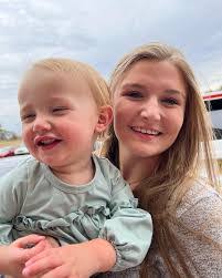 Alana Ross's Instagram, Twitter & Facebook