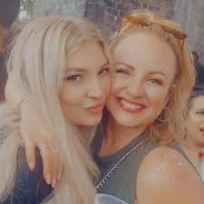 Does anyone have any spaces this Saturday (7th) for 0.5 of lip filler  please!! TIA x