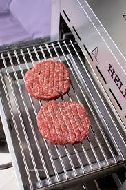 Schneller Beef Burger Mit Genialer Kasesauce Vom Meateor Helios Rezept In 2020 Burger Lecker Malteskitchen