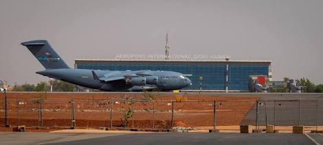 Base aérienne 101 et aéroport de Niamey, généré par IA