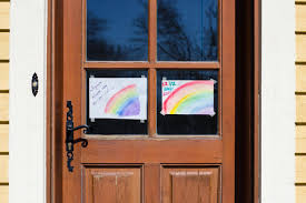 Wenn sie die romantische gesellschaft von jemandem ihres gleichen geschlechts bevorzugen, fühlen sie sich deswegen nicht schlecht! Corona Aktuell Was Regenbogen Und Herzen An Fenstern Bedeuten Brigitte De