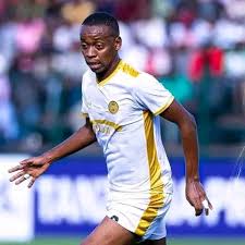 🚨 TRANSFER TWIST! 🚨 Kaizer Chiefs' hopes of signing Feisal Salum as a FREE AGENT have been DASHED! 💸 📰 Azam has extended Salum's contract by ONE YEAR, meaning Chiefs will have