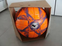 Nike has been the official ball supplier to the premier league since the 2000/01 season. Adidas Ball Omb Conext 19 Winter 3 Liga Official Matchball Box Ebay