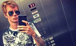 Alexander began playing tennis at age 2 with his father stanislav. Alexander Bublik The Rap Lover Ready For Andy Murray Daily Mail Online