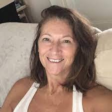 Karin Oliver's Instagram, Twitter & Facebook