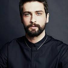 Onur Tuna News Onurtunanews Photos Et Videos Instagram Unluler Portre Floransa Italya
