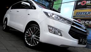 Desain eksterior dari new avanza ini memang terlihat lebih stylish dan mewah serta pembaruan terbaru pada ujung headlamp. Daftar Harga Velg Racing Mobil Ring 17 Avanza Innova Terbaru Agustus 2021 Wartasolo Com Berita Dan Informasi Terkini