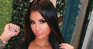 Trup marramendës/ Kjo është modelja me format më shpërthyese