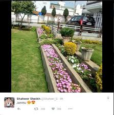 Untuk menanam serta merawatnya, anda dapat memulai dengan benih bunga tersebut. Dihiasi Taman Bunga Indah Inikah Rumah Mewah Shaheer Sheikh Kapanlagi Com