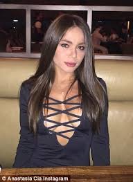 Tragic este faptul că cei doi aveau și un copil în vârstă de doar 3 săptămâni. Moldovan Model Killed By Her Husband Who Jumps To Death Daily Mail Online