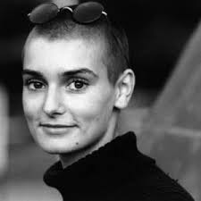 Just days after announcing that she intends to retire from touring and recording new albums after the upcoming release of her no veteran dies alone collection, it appears sinéad o'connor has had a. 08 12 Sinnead O Connor Irische Sangerin Sangerin Kurze Haare Musik