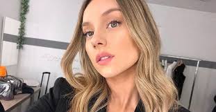 ¿acaso este fue su debut tele. Ester Exposito Aparecio En La Serie Vis A Vis Pero Nadie Lo Noto
