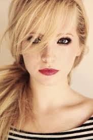 Victoria Windham's Instagram, Twitter & Facebook