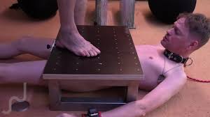 Ayaklar altına alan toplar (yeni ezme kutusunu test edin) + bongers  ballbusting Online izle