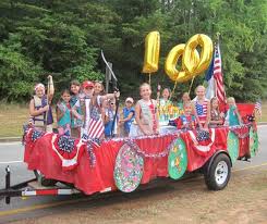 A float is a decorated platform, either built on a vehicle like a truck or towed behind one, which is a component of many festive parades, such as those of carnival in rio de janeiro, the carnival in são paulo, the carnival of viareggio, the maltese carnival, the macy's thanksgiving day parade. Parade Float Decorations Givdo Home Ideas Creating Float Decorations