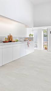 Beton Cire Dans La Cuisine Kitchen Flooring Galley Kitchen Design Vinyl Flooring Kitchen