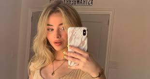 The singer released skin late thursday night, and many fans seem to think the song was written in response to a rumored musical feud between herself and olivia rodrigo. Who Is Sabrina Carpenter S Boyfriend Now She Has A Full Schedule