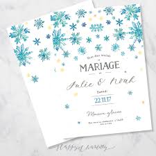 Ces teintes bleu glacial et marron glacé donnent une touche magique à votre thème et à votre décoration de mariage. Faire Part Mariage Flocons De Neige Happy Chantilly Studio