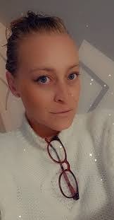 Kelly Priestley's Instagram, Twitter & Facebook