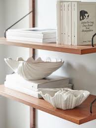 Mit dem zuschnitt der vier 180cm langen holzbretter ist der schwierigste teil auch schon geschafft, denn der zusammenbau des regals ist nicht allzu schwer. Regal Selber Bauen Einfache Anleitung Schone Ideen Westwing