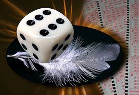 Son todos divertidos y jugando pasarán las horas. Fotos Gratis Boligrafo Recreacion Dinero Juego De Mesa Felicidad Deportes Asamblea Esperanza Cubo Dibujar Seis Juegos Juego De Azar Loto Ganar Formas Juego De Dados El Riesgo De Numero De La