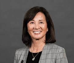 Lori Elkins's Instagram, Twitter & Facebook