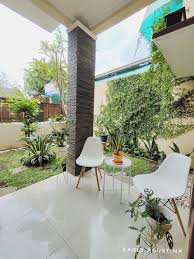 Setiap negeri memiliki tipikal gaya desain rumahnya tersendiri, seperti contoh misalnya di negeri kita rumah teras tinggi mungki tidak begitu populer di indonesia, terutama di kalangan menengah ke bawah ini di karenakan rumah dengan teras tinggi. 20 Gambar Teras Rumah Minimalis Masa Kini Dan Terbaru Tahun 2020