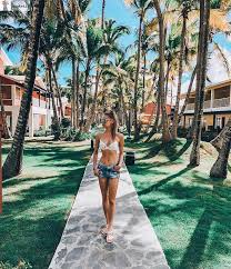 Born iszak eszter on 8th november, 1987 in budapest, hungary, she is famous for hungary's next top. Hot Magazin Iszak Eszter A Gyonyoru Dominikai Facebook