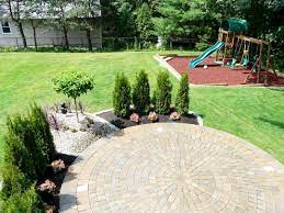 25 Best Inspiration Beautiful Landscaping Around Patio For Amazing Garden Freshouz Com Large Backyard Landscaping Landscaping Around Patio Privacy Landscaping