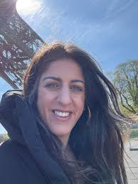 Head wash helps tired mom relax