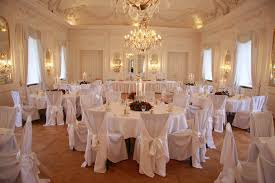 Nachdem die ganze woche schlechtes wetter war, kam am samstag pünktlich die sonne raus und es war herrliches hochzeitswetter. 04 Details Schmuck Hochzeitsfotograf Stuttgart Ludwigsburg