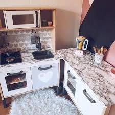 Kennt Ihr Das Auch Auch In Der Kinderkuche Fehlt Genugend Arbeitsflache Die Ikea Kinderkuche Hat Lei Ikea Play Kitchen Ikea Kids Kitchen Ikea Kitchen Remodel