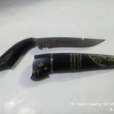 Senjata tradisional lainnya adalah parang atau yang lebih dikenal dengan golok. Dki Jakarta Senjata Tradisional Kelas04 Ips Tantya Winardi By S Van Selagan Issuu Manusia Dahulu Biasa Menggunakan Kayu Batu Atau Tulang Binatang Sebagai Senjata Save Movie